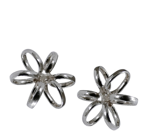Star flower earrings combines a clear floral shape with three-dimensionality. Diameter 1.4 cm, 0.55".
